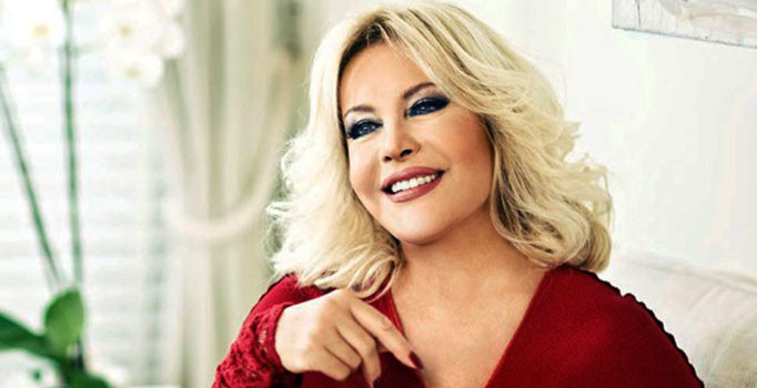 Ünlü sanatçı Emel Sayın hastaneye kaldırıldı