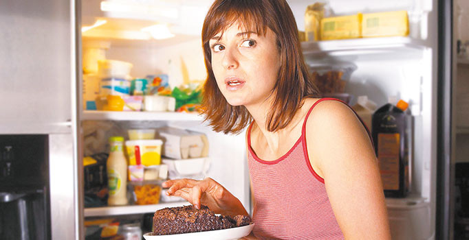 Akşam aşırı yemek karaciğeri yağlandırıyor