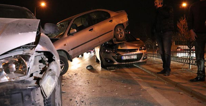 Konya'da zincirleme kaza: 8 araç birbirine girdi
