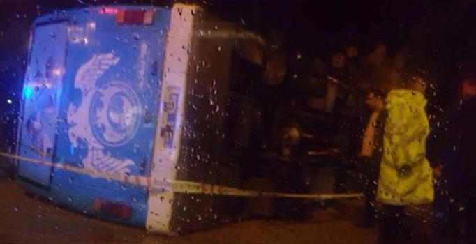 Antalya'da askerleri taşıyan otobüs devrildi: 23 yaralı