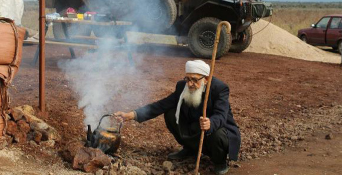 Muhammet dededen Mehmetçiğe çay servisi