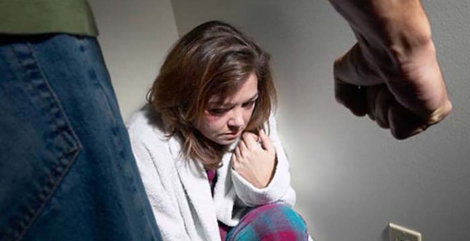 Koruma kararına rağmen eşini 3. kattan attı, polise tahrik edildim dedi