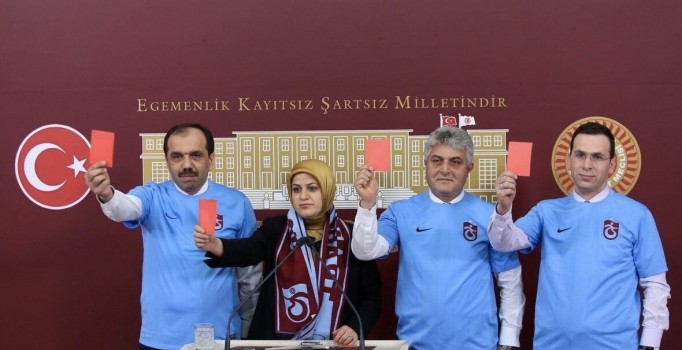 Ak Parti Trabzon Milletvekilleri 'kırmızı kart' gösterdi