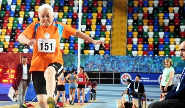 Bodrumlu 'Süper Babaanne'den Türkiye rekoru