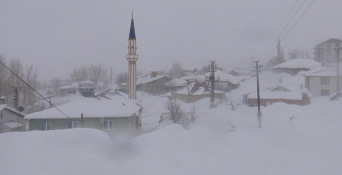 Van'da 141 yerleşim yeri ulaşıma kapandı