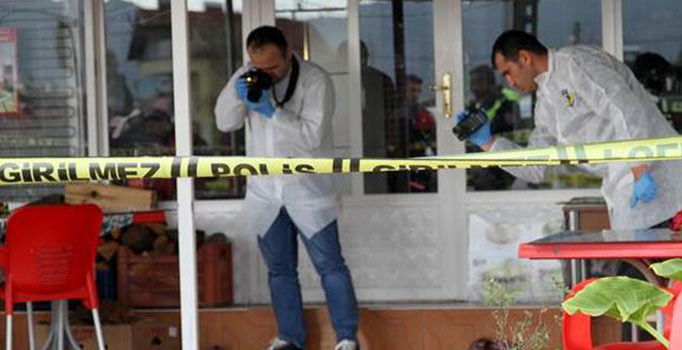 Tartıştığı gelinini öldürdü, oğlunu yaraladı