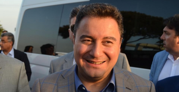 Babacan: Los Angeles dökülüyor