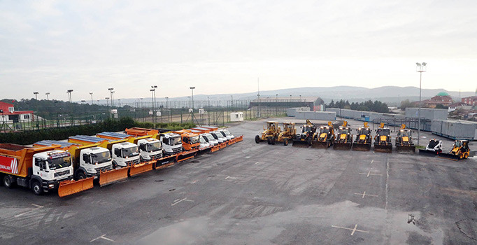 Ümraniye'de karla mücadele timleri iş başında