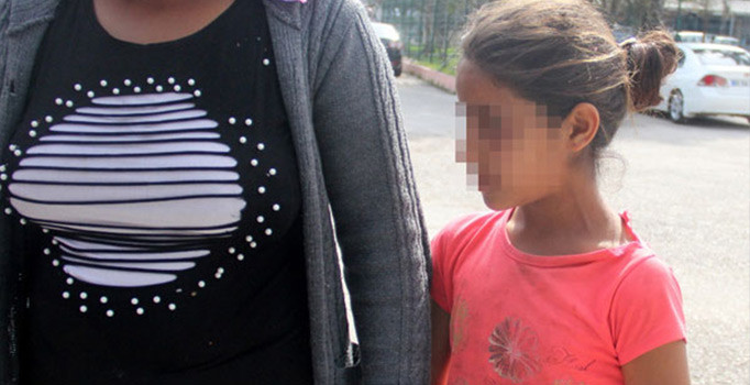 Mendil satan kıza tacize linç girişimini polis önledi