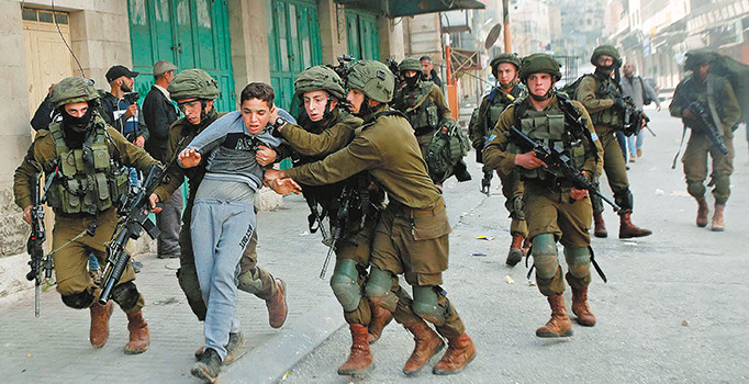 İsrail askerleri Batı Şeria'da 5 Filistinli'yi yaraladı