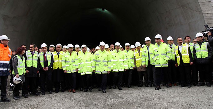 Türkiye'nin en uzun Yüksek Hızlı Tren tüneli açıldı