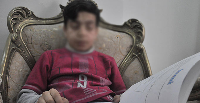 Öğretmen, İstiklal Marşı'nı okuyamayan öğrencisini dövdü