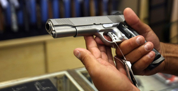 ABD'de perakende zinciri silah alma yaşını 21'e çıkarttı