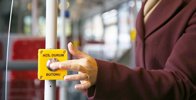 "Acil durum buton"lu metrobüsler sefere başladı
