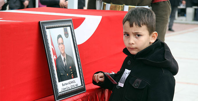 Afrin şehitlerine acı veda