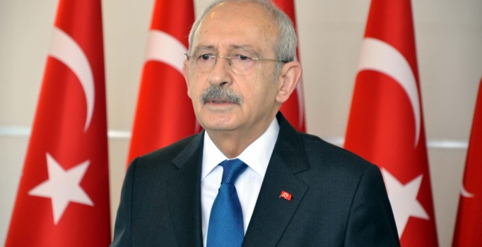 Kılıçdaroğlu: Şehitlerimiz için Türk bayrağı asalım