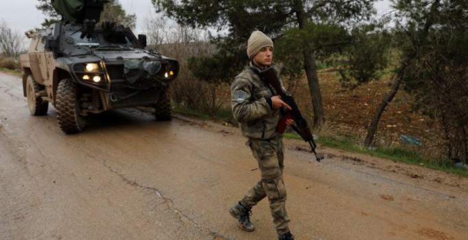 YPG/PKK'lı teröristler sivillere saldırdı, TSK kurtardı