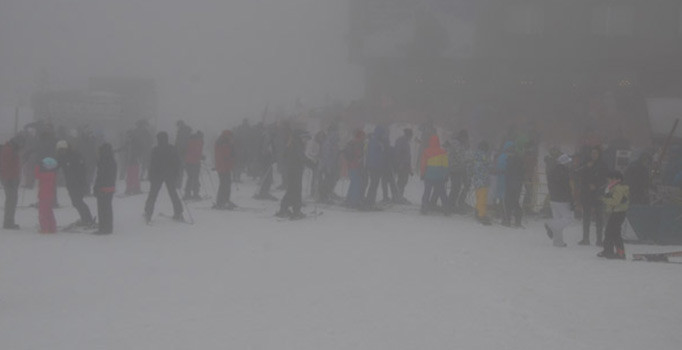 Uludağ yoğun kar ve sise rağmen doldu taştı