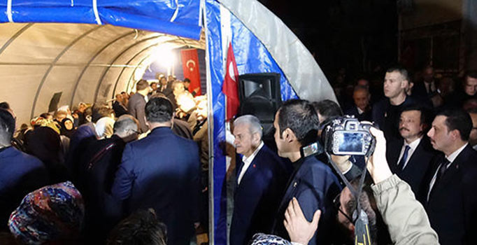 Başbakan Yıldırım'dan şehit ailesine taziye ziyareti