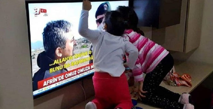 Özel Harekatçı babalarını görünce televizyonu öptüler