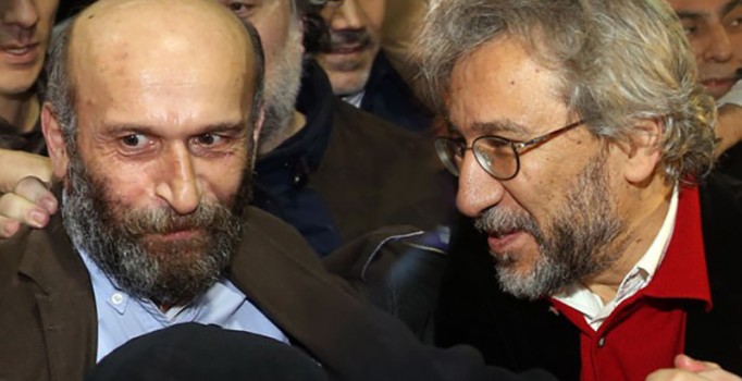Can Dündar ve Erdem Gül'e 'MİT Tırları' davasında tutuksuz yargılama