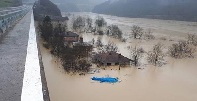 Bartın'da 300 kişiye iki gecedir ulaşılamıyor