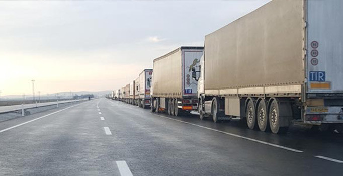 Gümrük kapısında 10 kilometrelik TIR kuyruğu