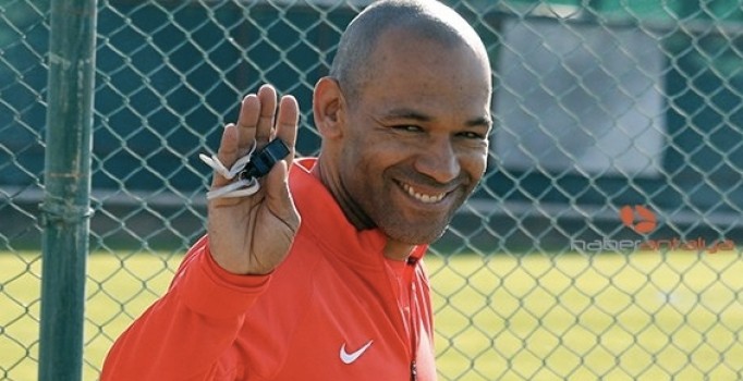 Antalyaspor teknik direktörü Morais, yönetimden transfer istedi