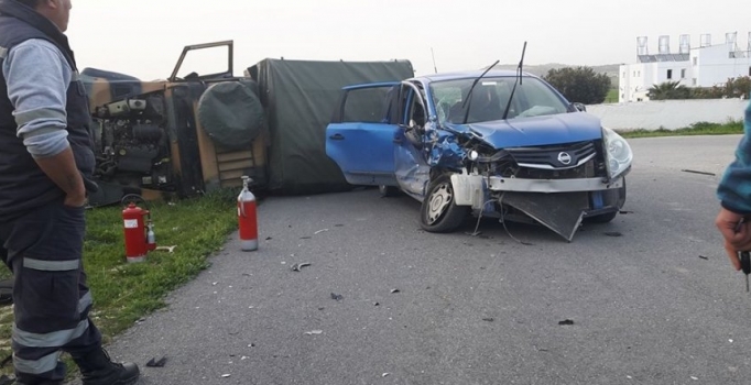 KKTC’de otomobil askeri araca çarptı: 7'si asker 10 yaralı