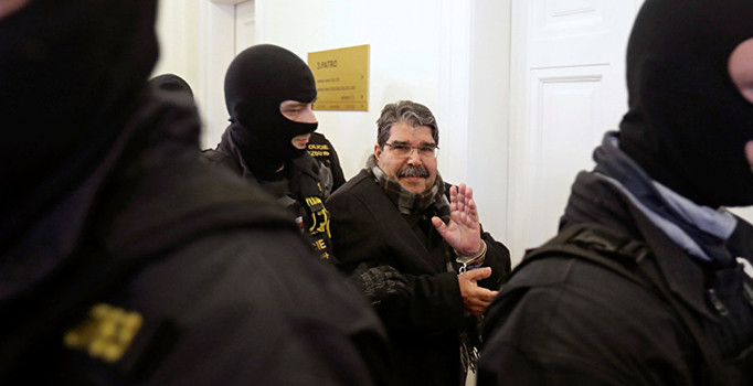 Berlin’e de kırmızı bülten