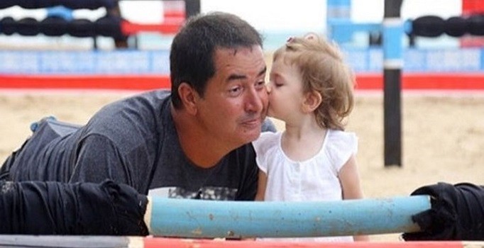 Acun Ilıcalı'nın minik kızı babasının izinde