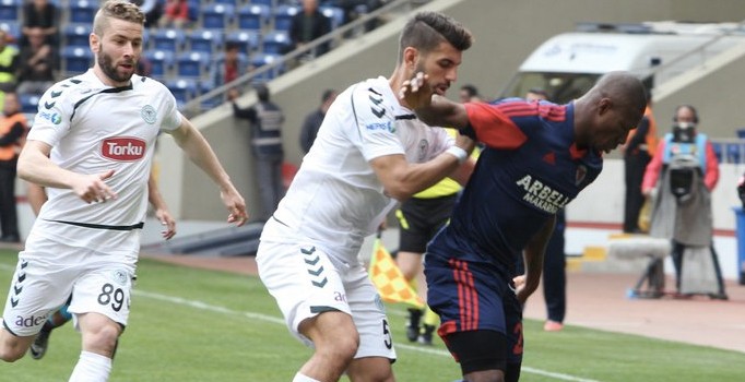 Konyaspor deplasmanda Mersin İdman Yurdu'nu 2-0 yendi