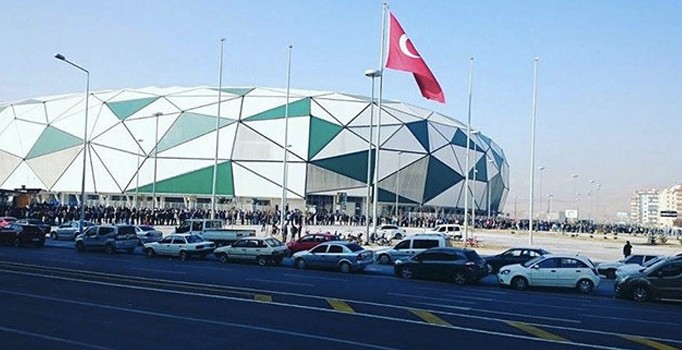 Konya'da Türkiye Kupası bileti izdihamı