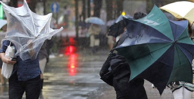 AKOM ve Meteoroloji'den peş peşe uyarı: Fırtına ve yağmur devam edecek