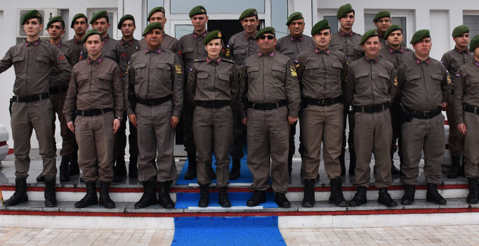 72 erkek personele komutanlık yapıyor: Jandarmanın göz bebeği Refika Teğmen