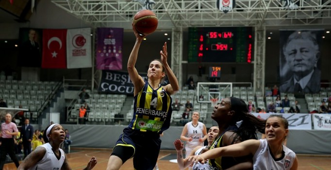Fenerbahçe deplasmanda Beşiktaş'ı 78-71 yenmeyi başardı