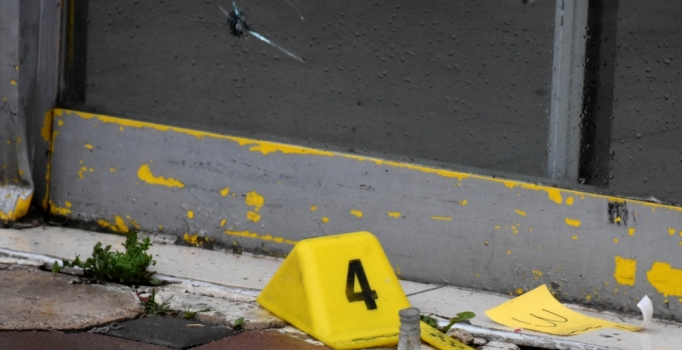 Sivas'ta markete av tüfeğiyle ateş açıldı