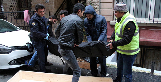 Beyoğlu'nda bir kadın boğazı kesilmiş şekilde bulundu