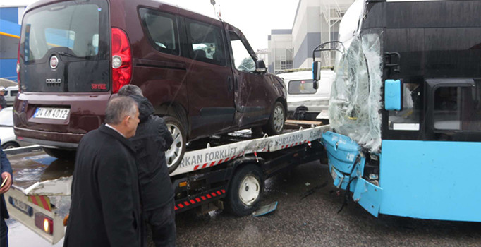 Sancaktepe'de zincirleme trafik kazası: 1 yaralı
