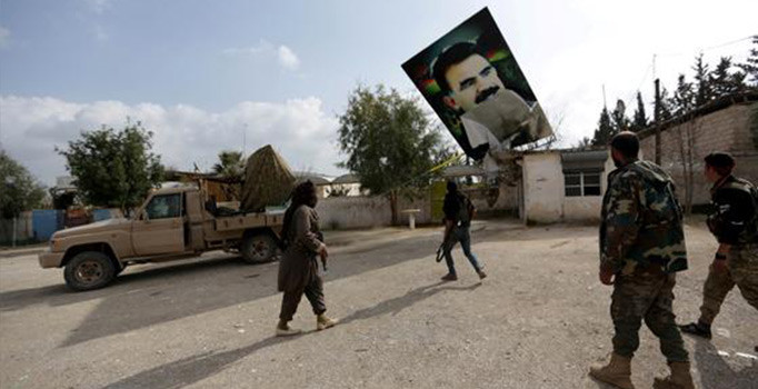 Terörist başı Öcalan'ın posteri indirildi