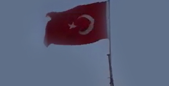 Son dakika! Cinderes'e Türk bayrağı asıldı, TSK açıklama yaptı