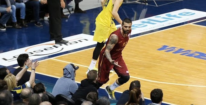 Göksenin Köksal yaptığı hareketle derbi maça damgasını vurdu