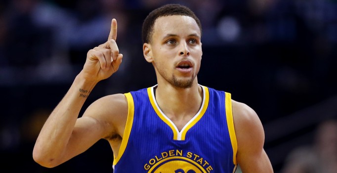 Stephen Curry, 3'lük rekorunu egale etti