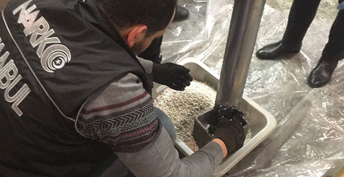 İş makinesinin pistonlarından uyuşturucu çıktı