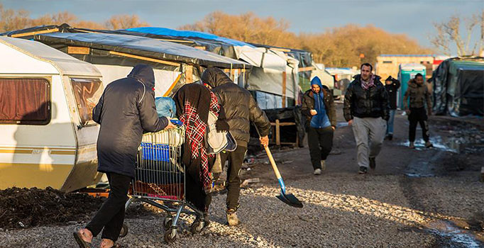 Fransa'nın insanlıkla imtihanı: Calais'de buldozerli tahliye