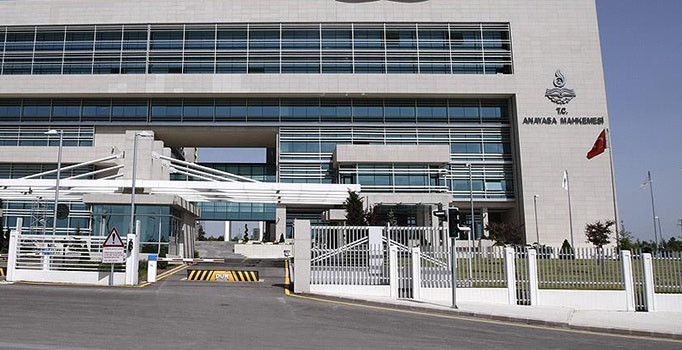 AYM'den "erteleme" açıklaması: Mahkememizin vicdanını ipotek almaya yönelik yayınları kınıyoruz