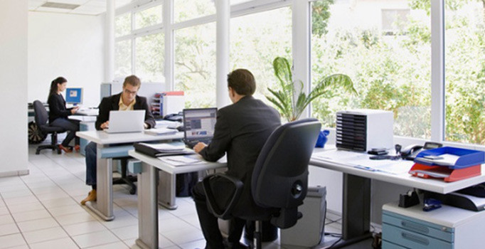 İş yerinde uzun süre telefonla konuşmak kovulmaya gerekçe