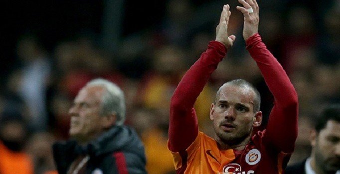 Wesley Sneijder, Mehmet Demirkol'un 'Denizli ile dalga geçiyor' iddialarına cevap verdi