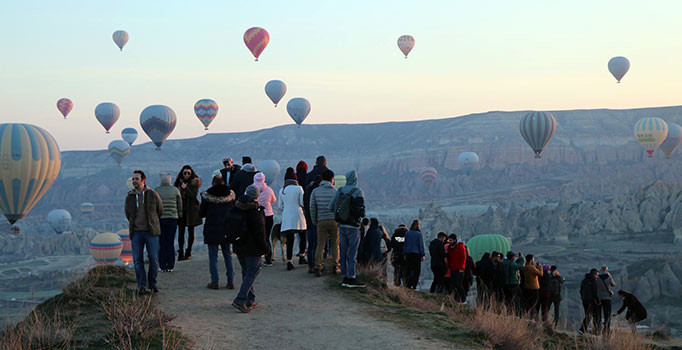 Kapokya'da yer turist, gök balon doldu