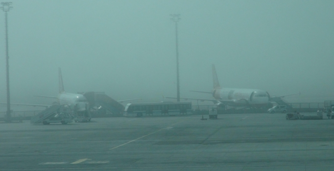 İstanbul'da hava ulaşımına sis engeli